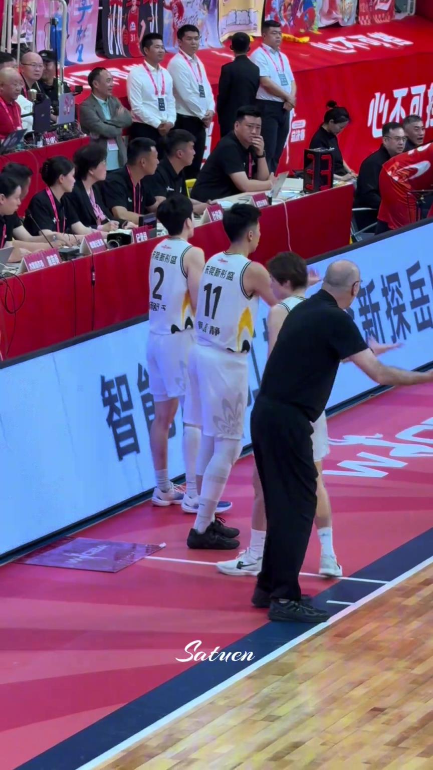 無奈的一家三口！絕望的教練，氣瘋了的皮總！