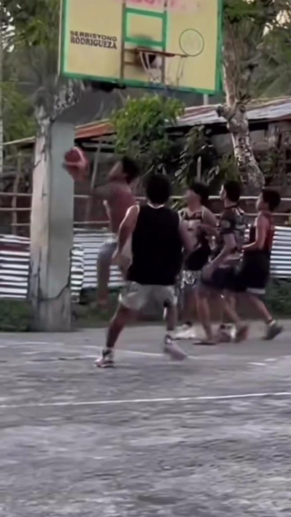 我都準(zhǔn)備好嘲笑他了，結(jié)果被他帥到了