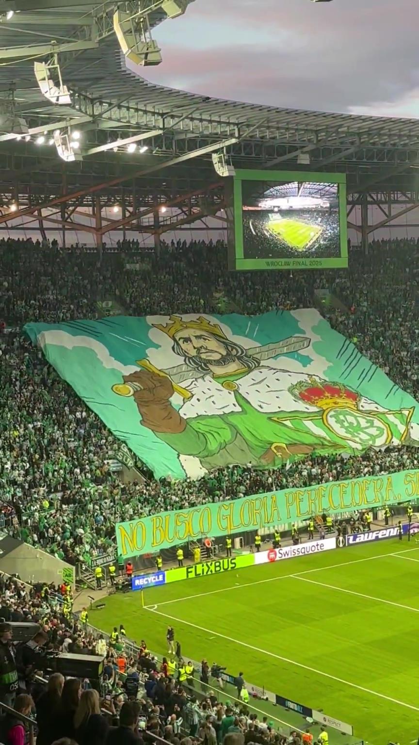 沖擊獎杯！貝蒂斯球迷這巨型Tifo太有氣勢了