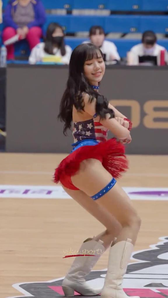 最好的啦啦隊(duì)小姐姐！自信，健康充滿(mǎn)活力！