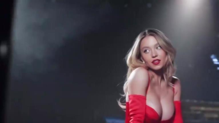 此前觀戰(zhàn)紐約德比！賣含洗澡水肥皂的悉尼妹太清楚自身優(yōu)勢了