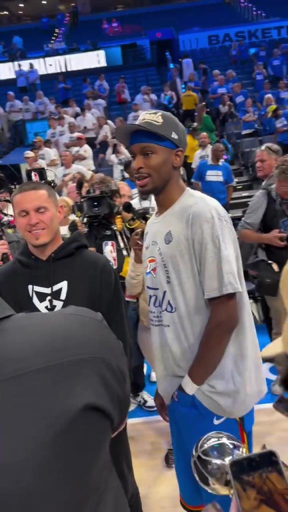 道理我都懂，但是為什么亞歷山大拿到MVP之后要掏襠